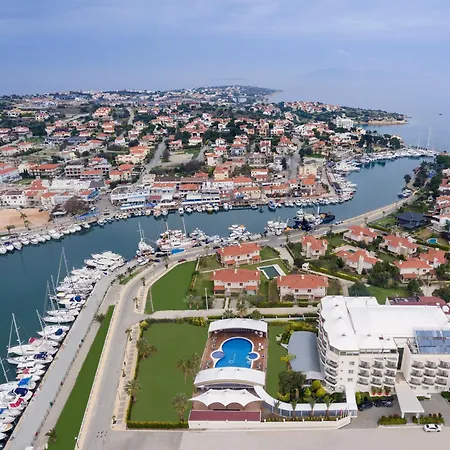 Sisus Marina Cesme