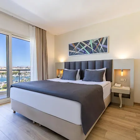 Ξενοδοχείο Sisus Marina 4*