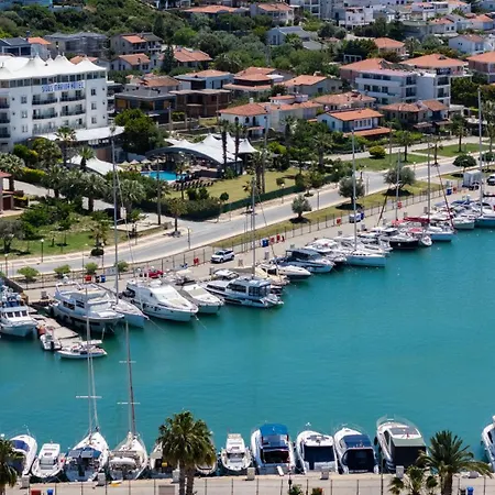 Ξενοδοχείο Sisus Marina 4*