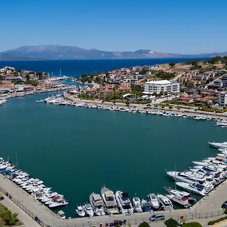 Ξενοδοχείο Sisus Marina 4*